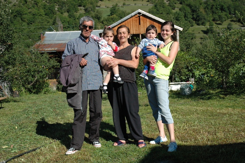 Vaizdas:Gruzija Niguriani seima.jpg